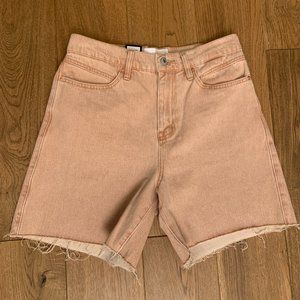 Women's Outland Denim Organic Cotton Dia Jean Shorts in Peachy Keen Size 28